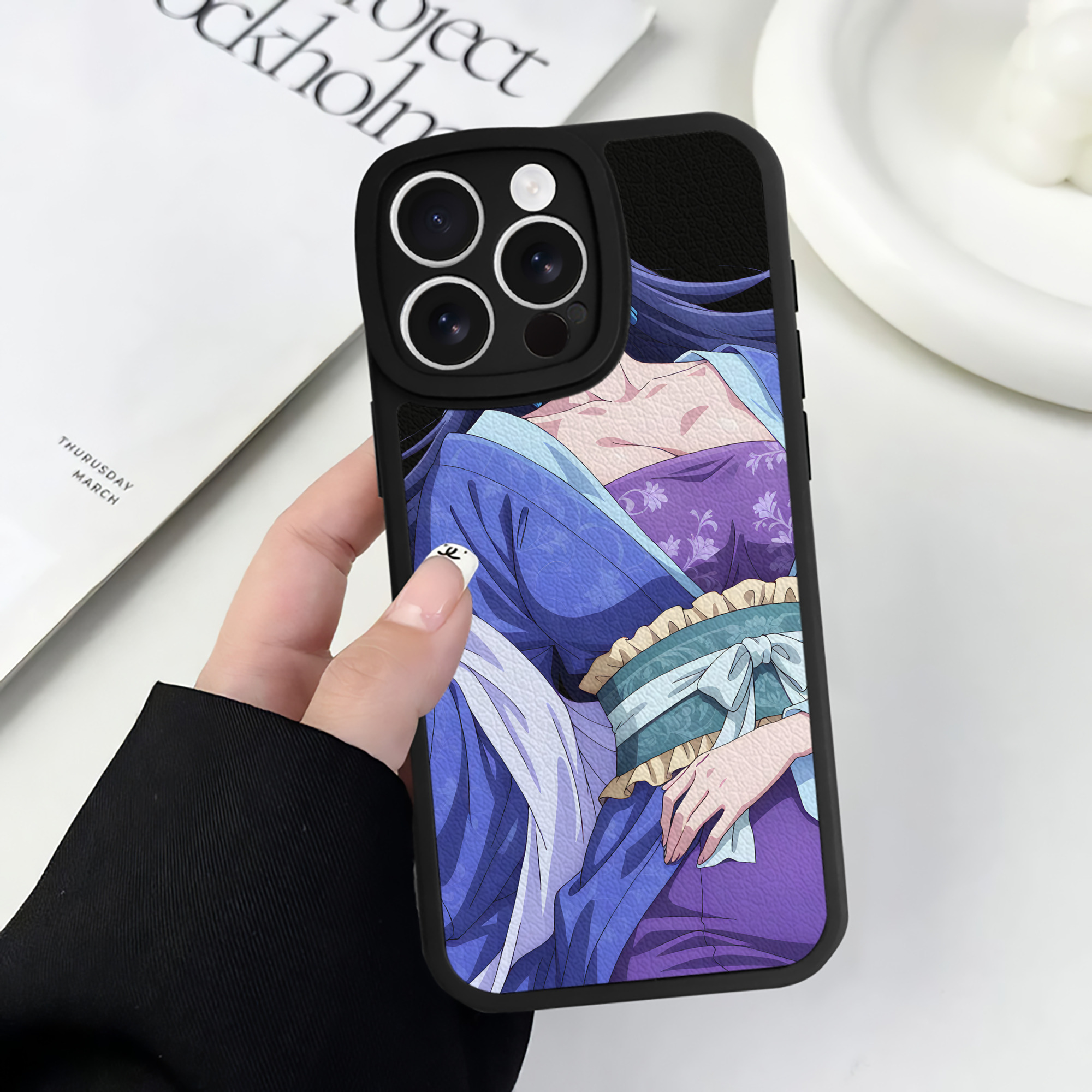 （画像用） 薬屋のひとりごと The Apothecary Diaries 【iPhone 16シリーズ対応】シリコンスマホケース（レザー調） 材質：シリコン